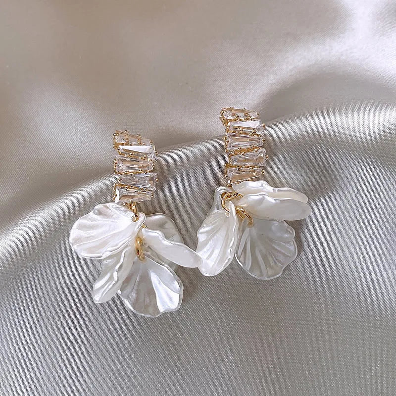 Elegant Shell Flower Tassel Earrings